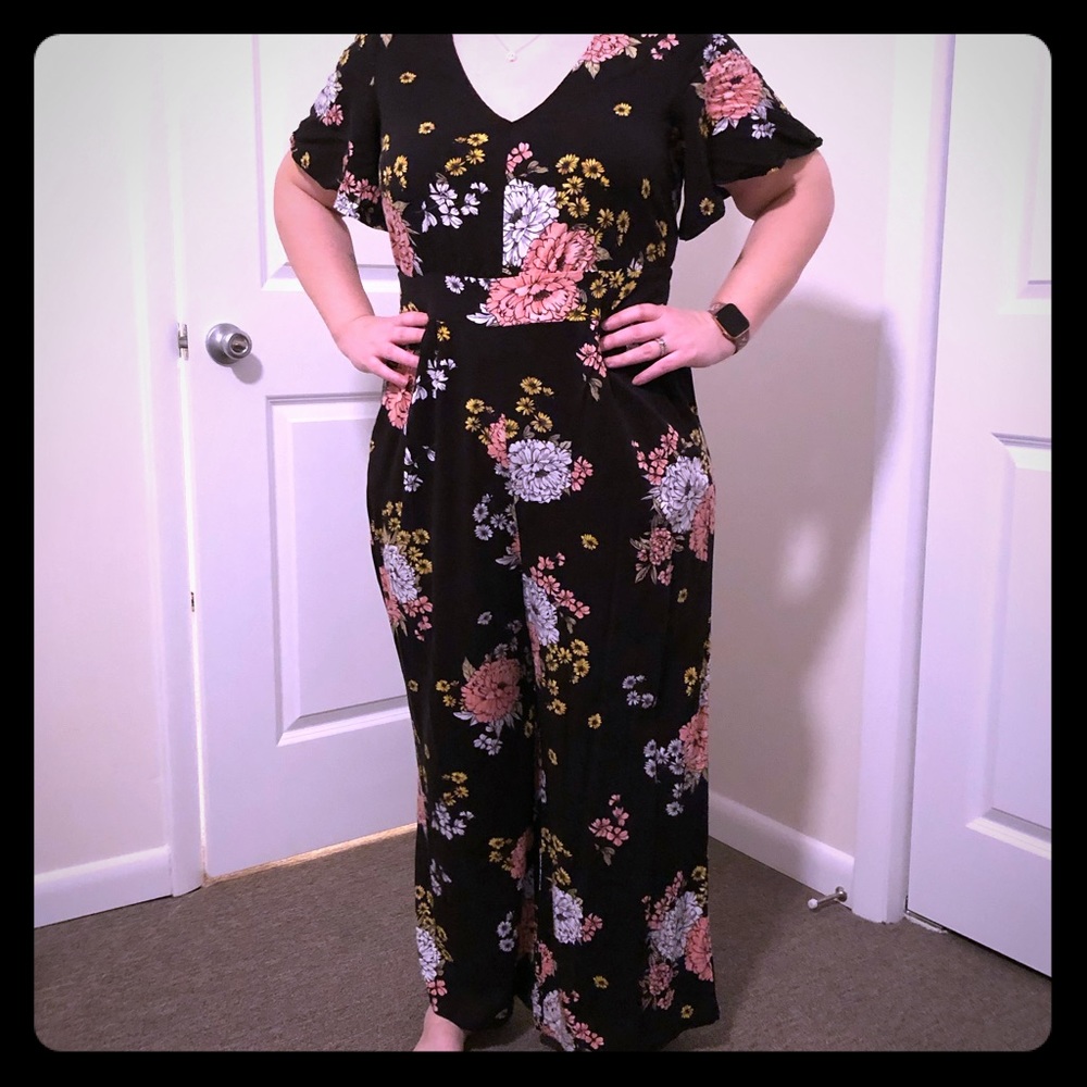 Flowy Floral Jumpsuit with POCKETS